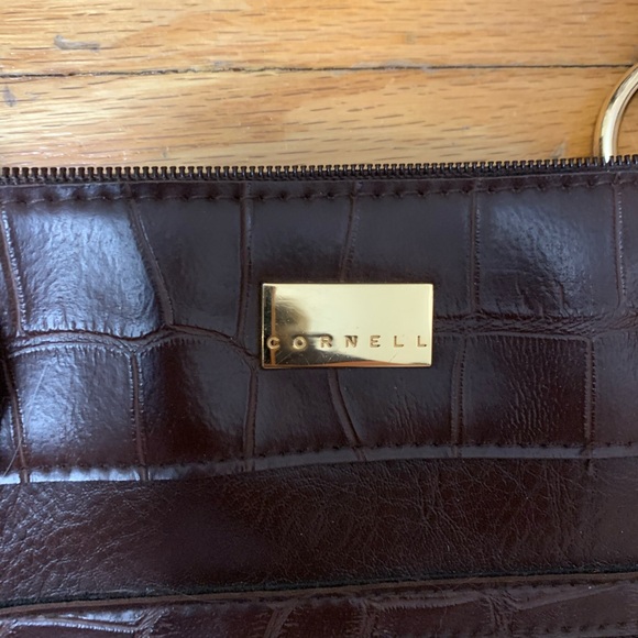 Brown Leather Shoulder Bag with Textured Design - Picture 2 of 5